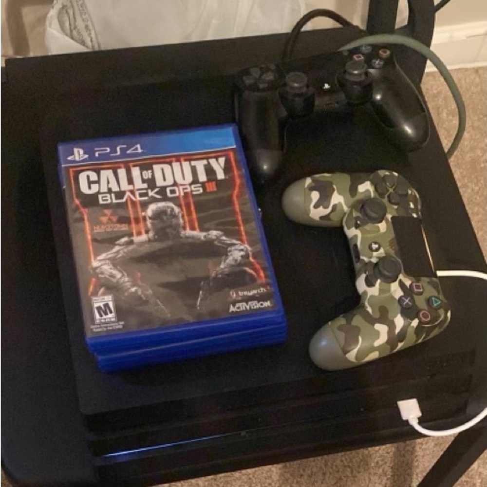 Great used condition PlayStation 4 Pro 1 TB